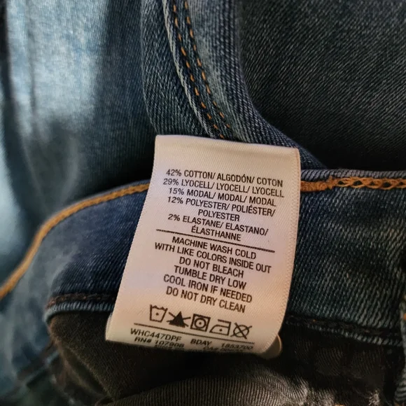 Hudson Jeans. Light Wash Denim with Exposed Hemline. Barbara Skinny. Size 25 - Picture 7 of 10